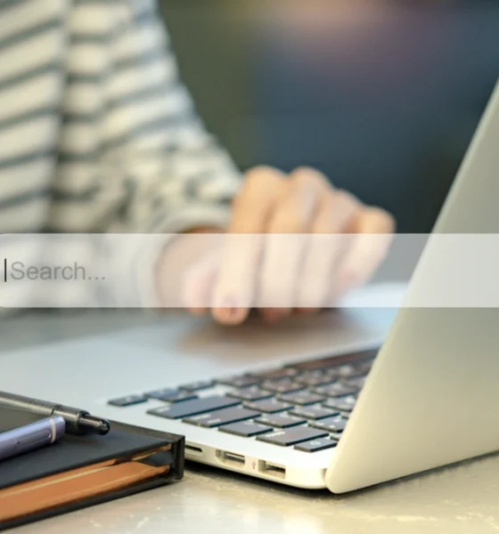 Close up of a woman searching for a logistics partner with AI search.