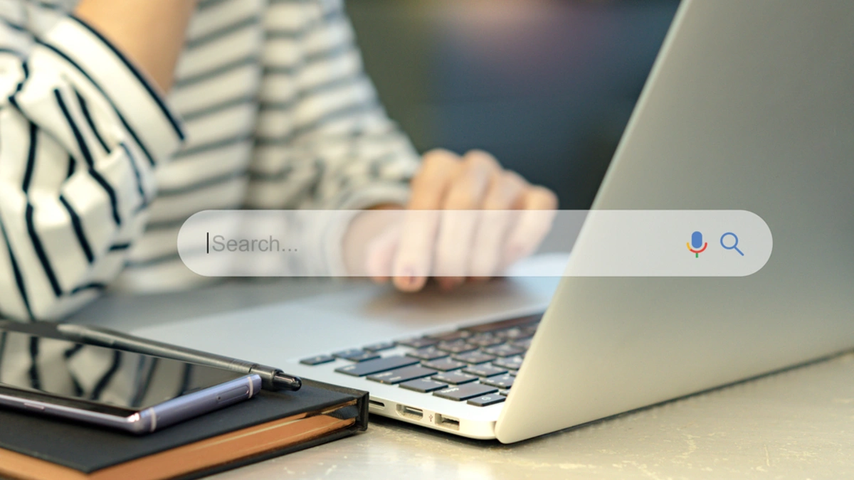 Close up of a woman searching for a logistics partner with AI search.