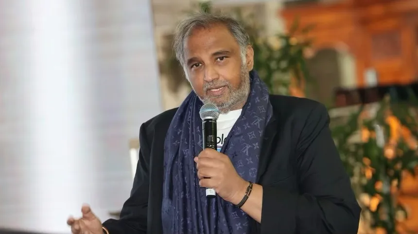 Gavin Rajah, closing speaker, at the Runway to Railway conference, addresses creativity and African identity in the airport experience.